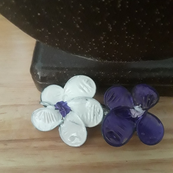 2 homemade hair bows in purple and white - Picture 3 of 4